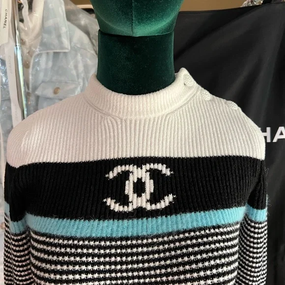NWT AUTH CHANEL 22B CC Logo Pullover Sweater. - Picture 8 of 10